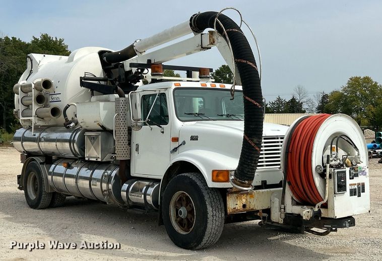 image for item EK3326 1997 International  4900 sewer jetter truck
