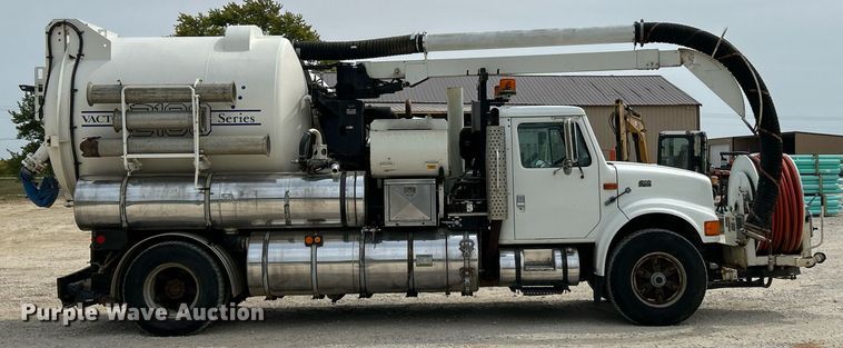 image for item EK3326 1997 International  4900 sewer jetter truck