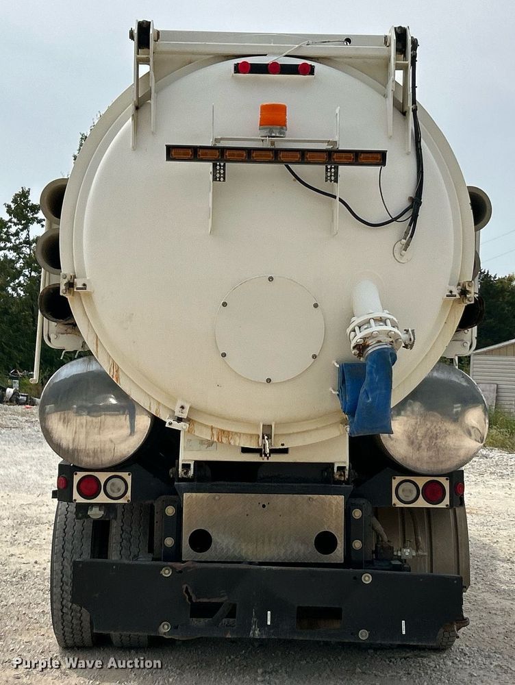 image for item EK3326 1997 International  4900 sewer jetter truck