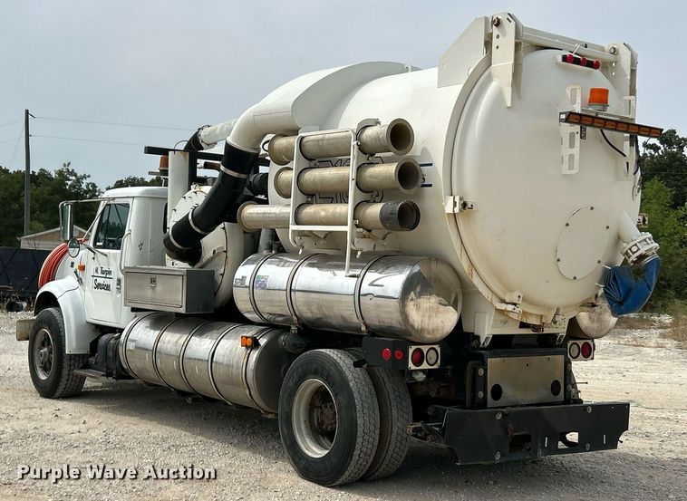 image for item EK3326 1997 International  4900 sewer jetter truck