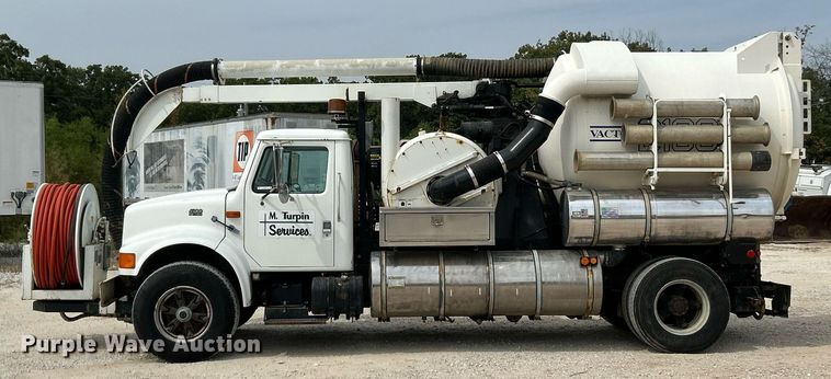 image for item EK3326 1997 International  4900 sewer jetter truck
