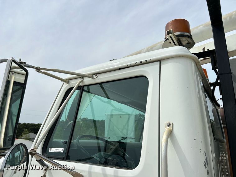 image for item EK3326 1997 International  4900 sewer jetter truck