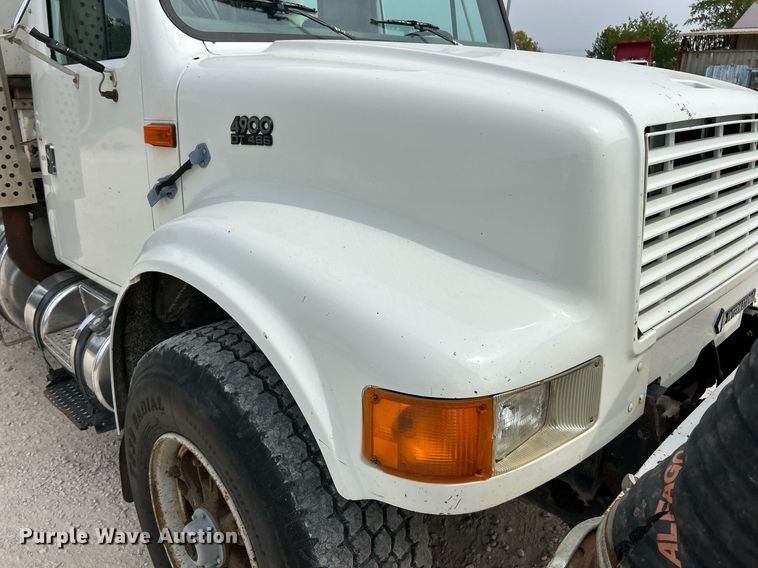 image for item EK3326 1997 International  4900 sewer jetter truck