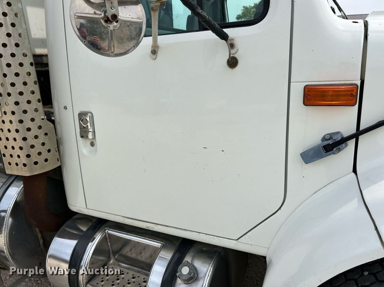 image for item EK3326 1997 International  4900 sewer jetter truck