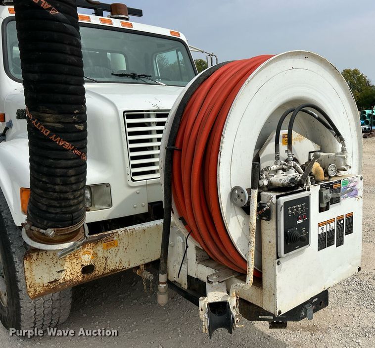image for item EK3326 1997 International  4900 sewer jetter truck