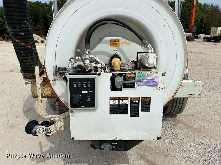 image for item EK3326 1997 International  4900 sewer jetter truck