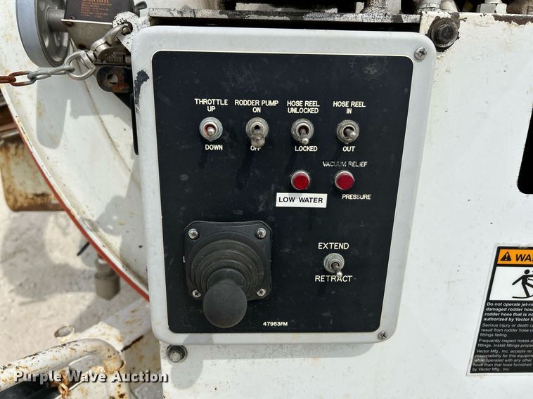 image for item EK3326 1997 International  4900 sewer jetter truck