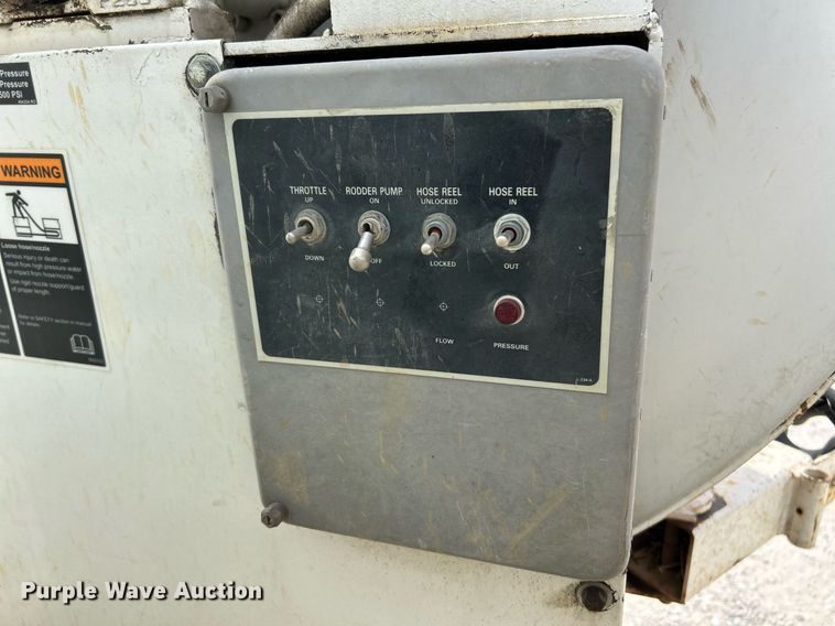 image for item EK3326 1997 International  4900 sewer jetter truck