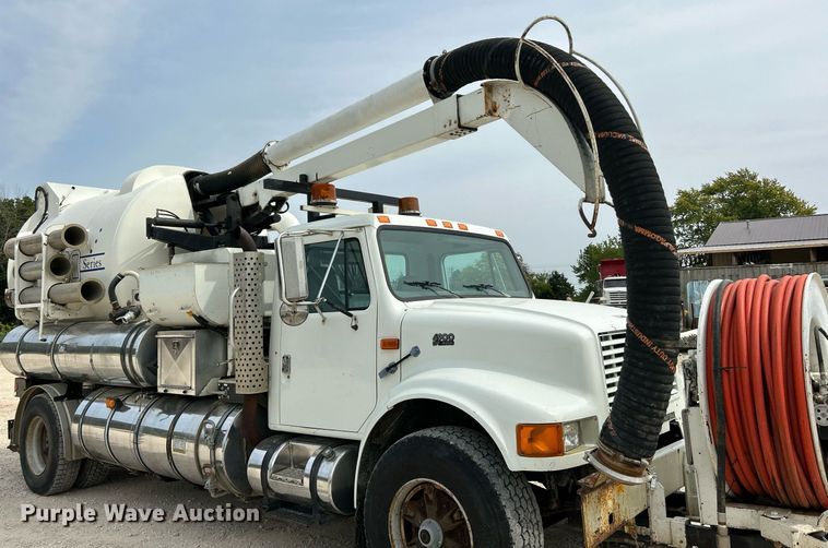 image for item EK3326 1997 International  4900 sewer jetter truck