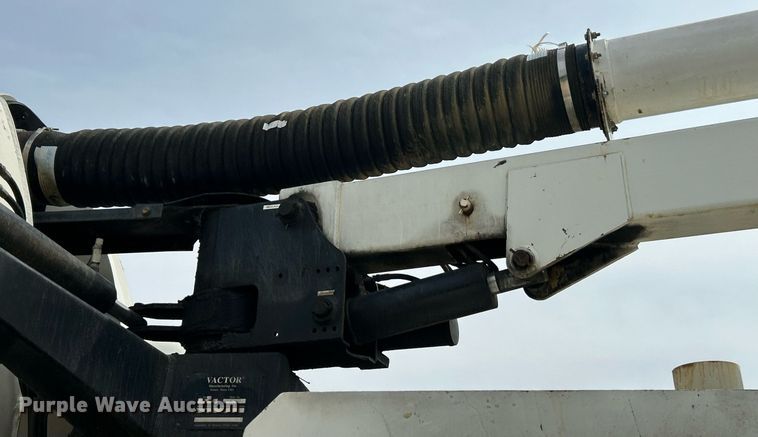 image for item EK3326 1997 International  4900 sewer jetter truck