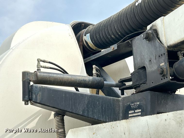 image for item EK3326 1997 International  4900 sewer jetter truck