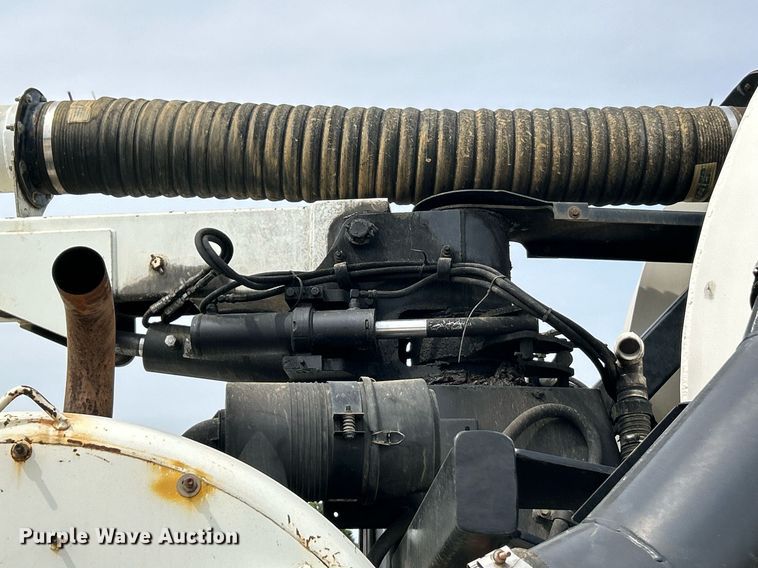 image for item EK3326 1997 International  4900 sewer jetter truck