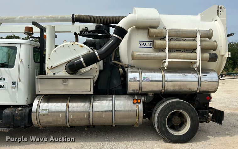 image for item EK3326 1997 International  4900 sewer jetter truck