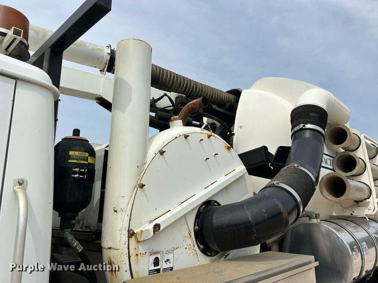 image for item EK3326 1997 International  4900 sewer jetter truck