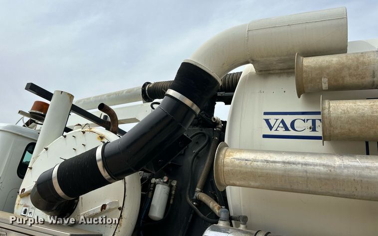 image for item EK3326 1997 International  4900 sewer jetter truck