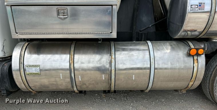 image for item EK3326 1997 International  4900 sewer jetter truck