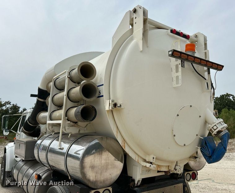 image for item EK3326 1997 International  4900 sewer jetter truck