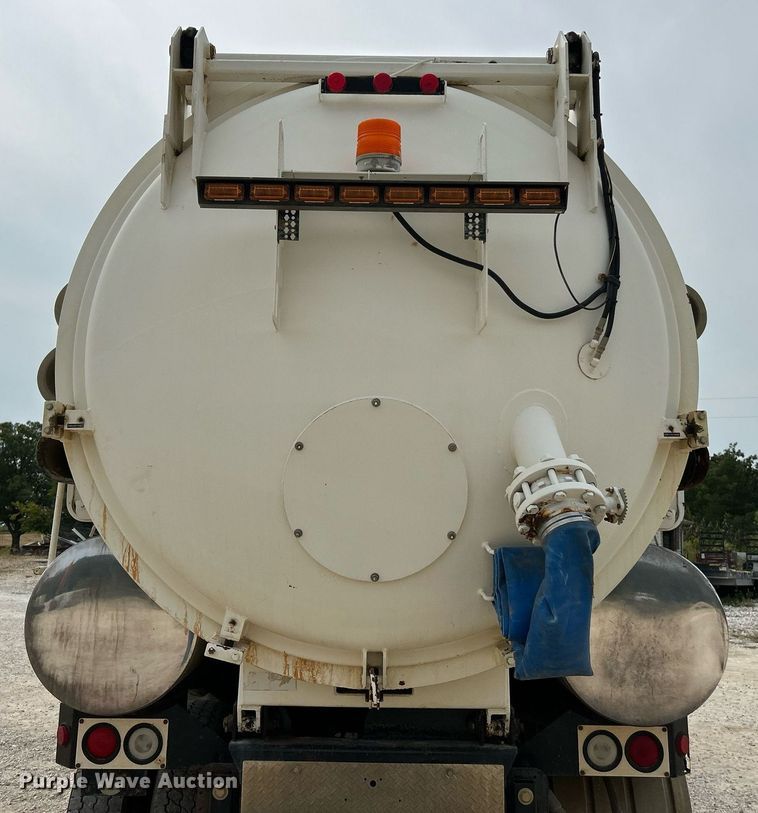 image for item EK3326 1997 International  4900 sewer jetter truck