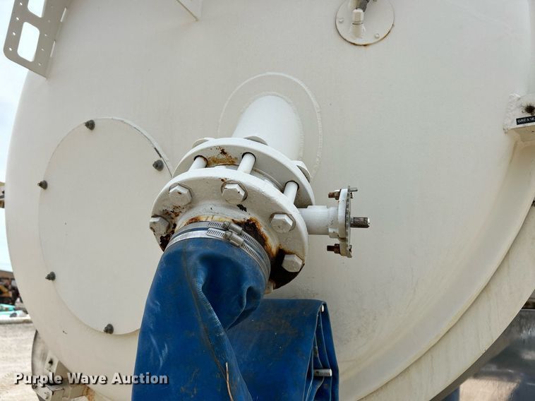 image for item EK3326 1997 International  4900 sewer jetter truck