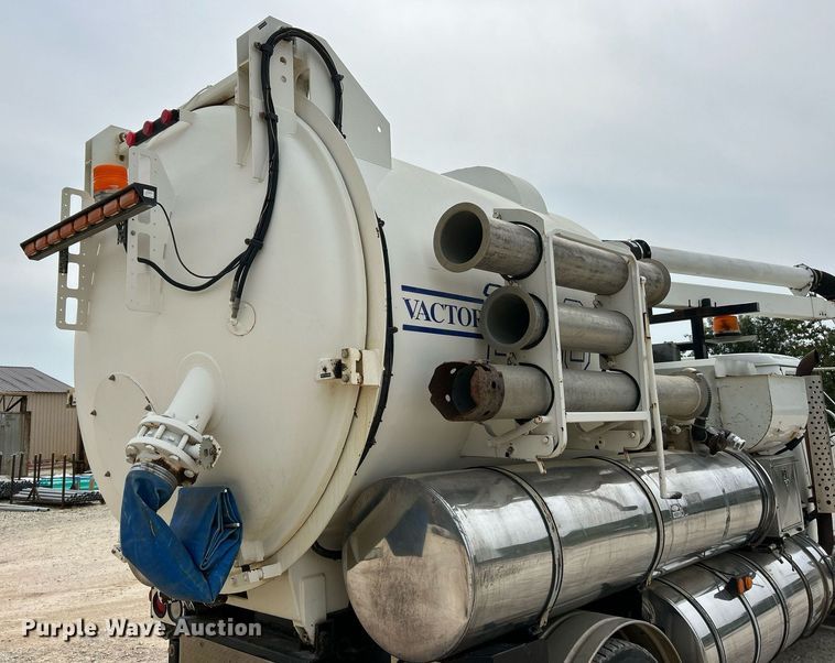 image for item EK3326 1997 International  4900 sewer jetter truck