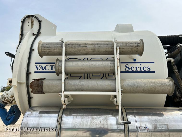 image for item EK3326 1997 International  4900 sewer jetter truck