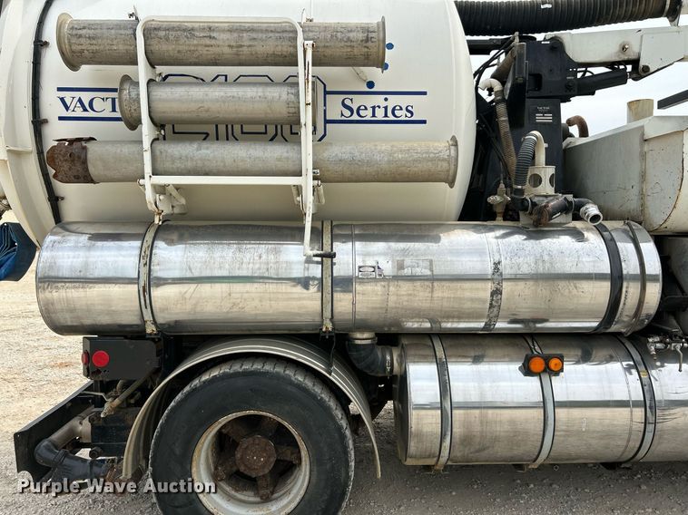 image for item EK3326 1997 International  4900 sewer jetter truck