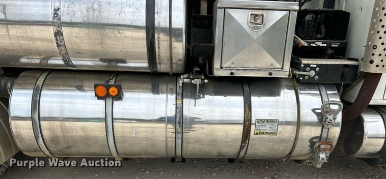 image for item EK3326 1997 International  4900 sewer jetter truck