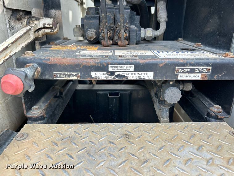 image for item EK3326 1997 International  4900 sewer jetter truck