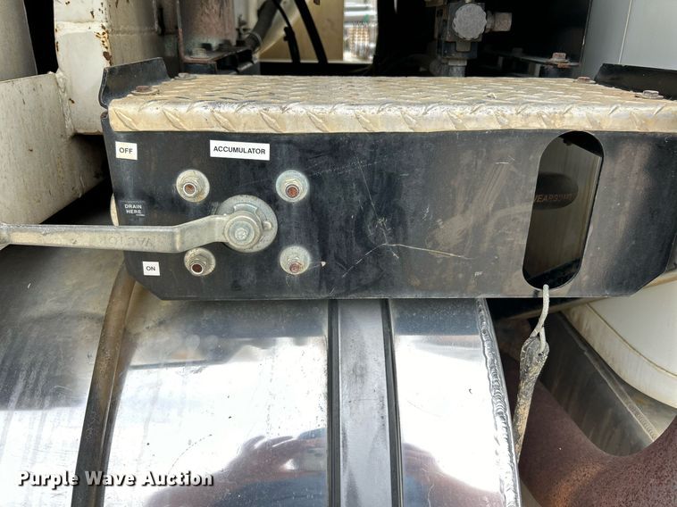 image for item EK3326 1997 International  4900 sewer jetter truck