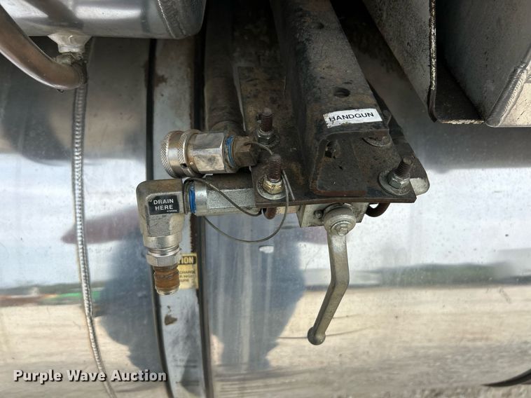 image for item EK3326 1997 International  4900 sewer jetter truck