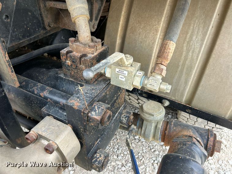 image for item EK3326 1997 International  4900 sewer jetter truck