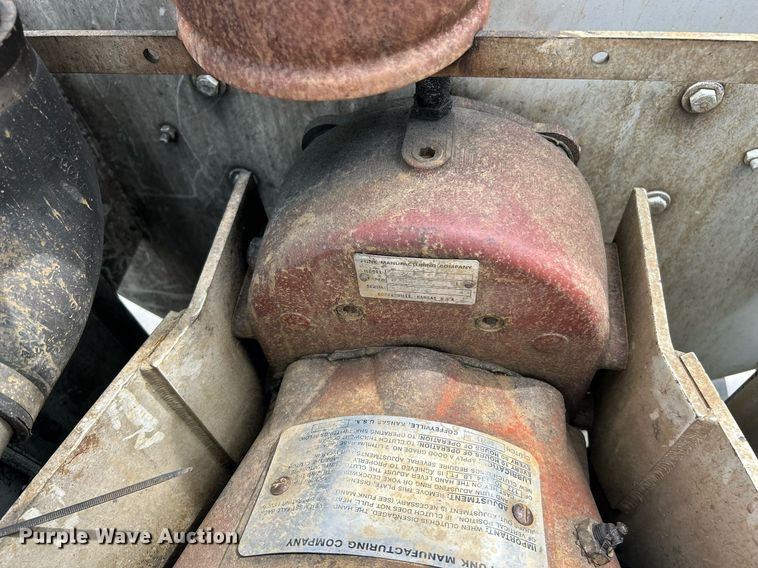 image for item EK3326 1997 International  4900 sewer jetter truck