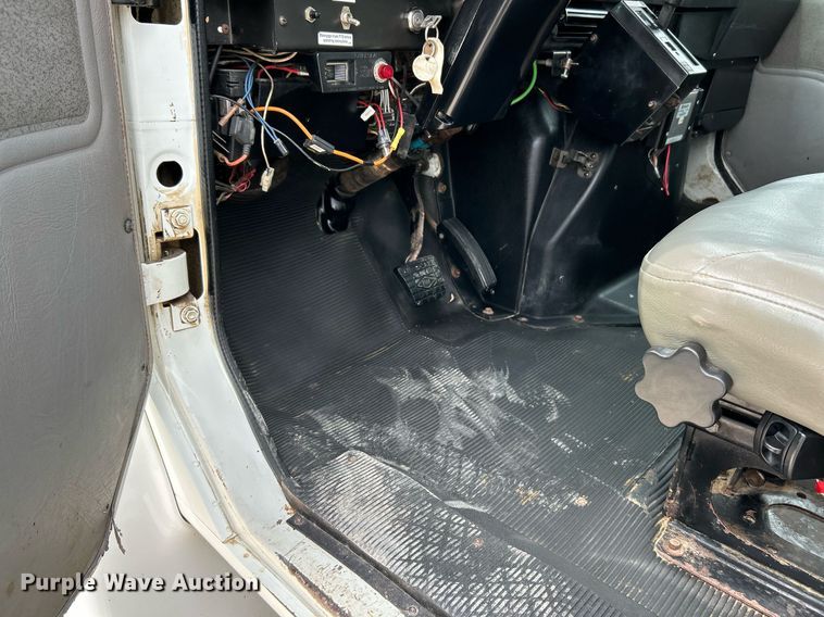 image for item EK3326 1997 International  4900 sewer jetter truck