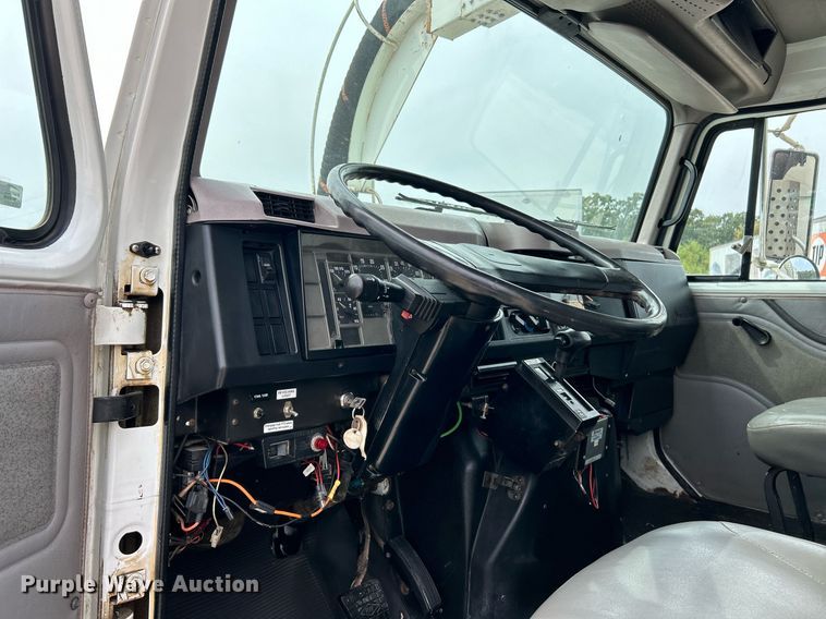 image for item EK3326 1997 International  4900 sewer jetter truck