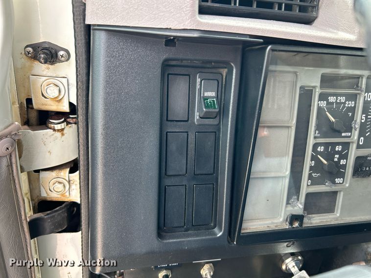 image for item EK3326 1997 International  4900 sewer jetter truck