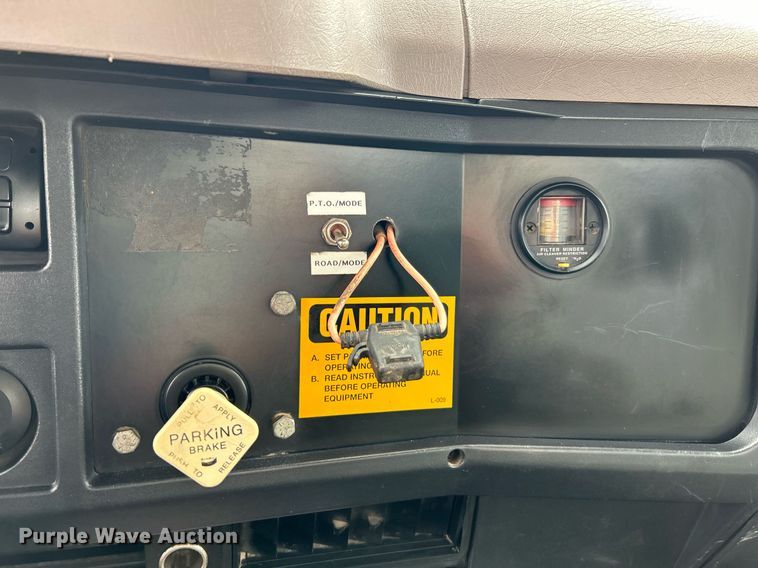 image for item EK3326 1997 International  4900 sewer jetter truck