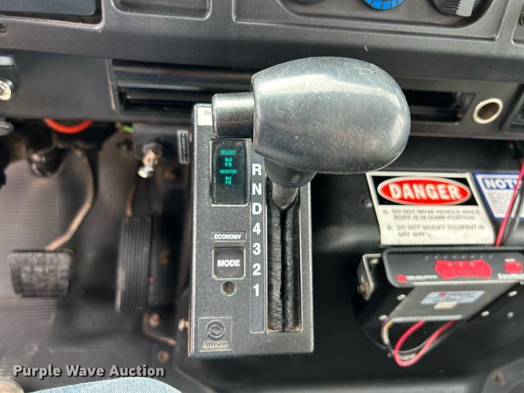 image for item EK3326 1997 International  4900 sewer jetter truck