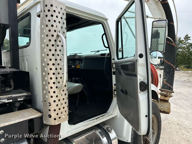 image for item EK3326 1997 International  4900 sewer jetter truck