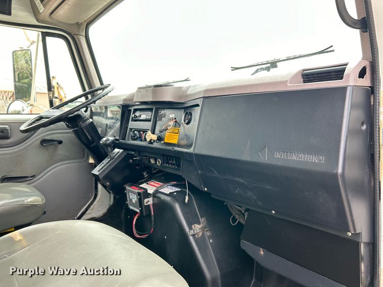 image for item EK3326 1997 International  4900 sewer jetter truck