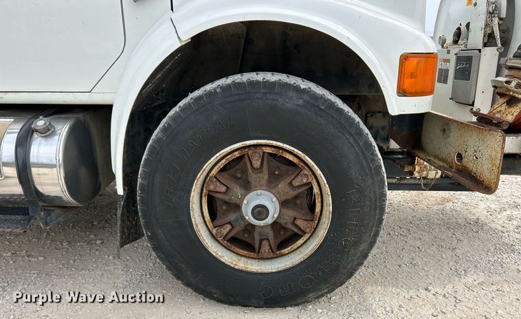 image for item EK3326 1997 International  4900 sewer jetter truck