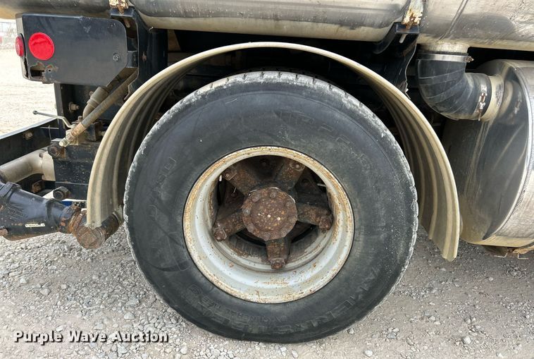 image for item EK3326 1997 International  4900 sewer jetter truck