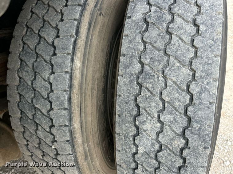 image for item EK3326 1997 International  4900 sewer jetter truck