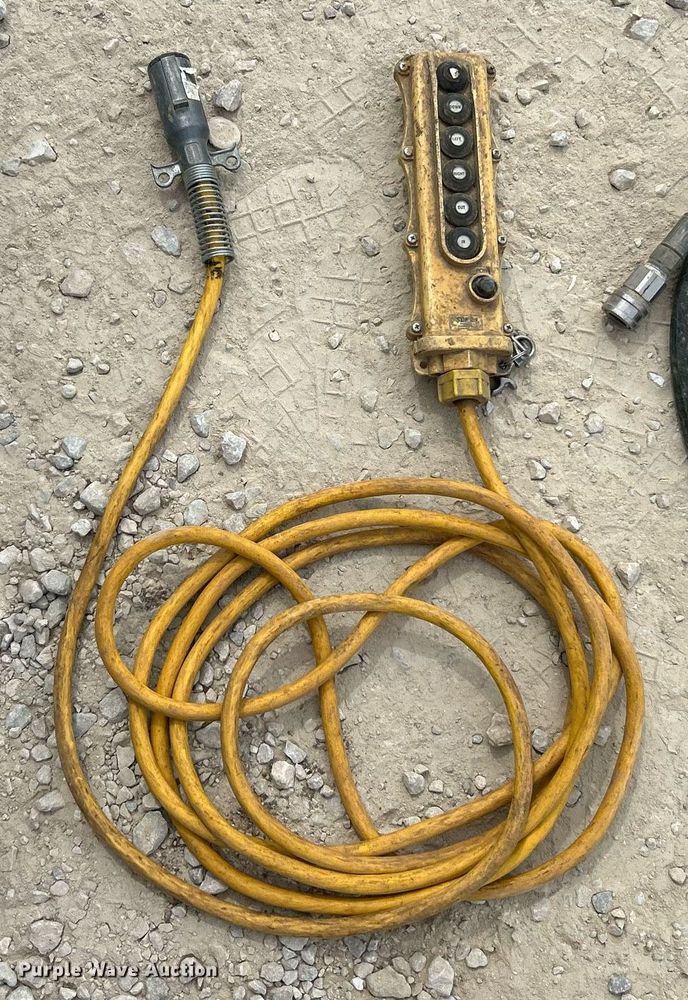 image for item EK3326 1997 International  4900 sewer jetter truck