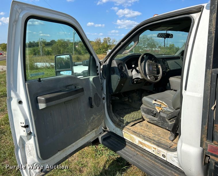 image for item EK3364 2013 Ford F450 Super Duty XL flatbed truck