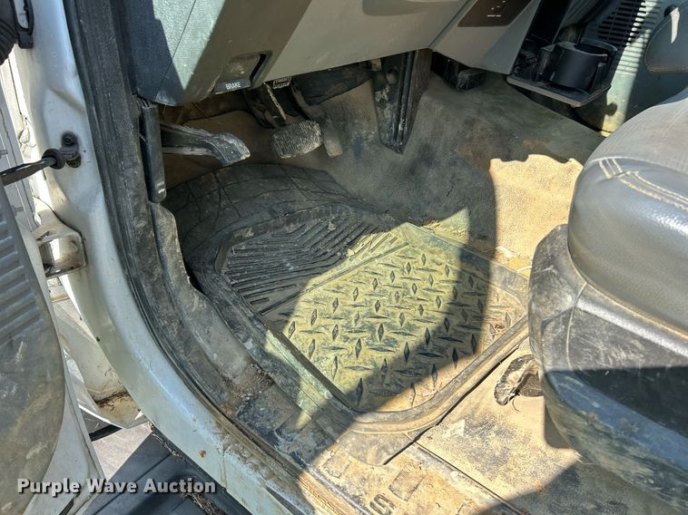 image for item EK3364 2013 Ford F450 Super Duty XL flatbed truck