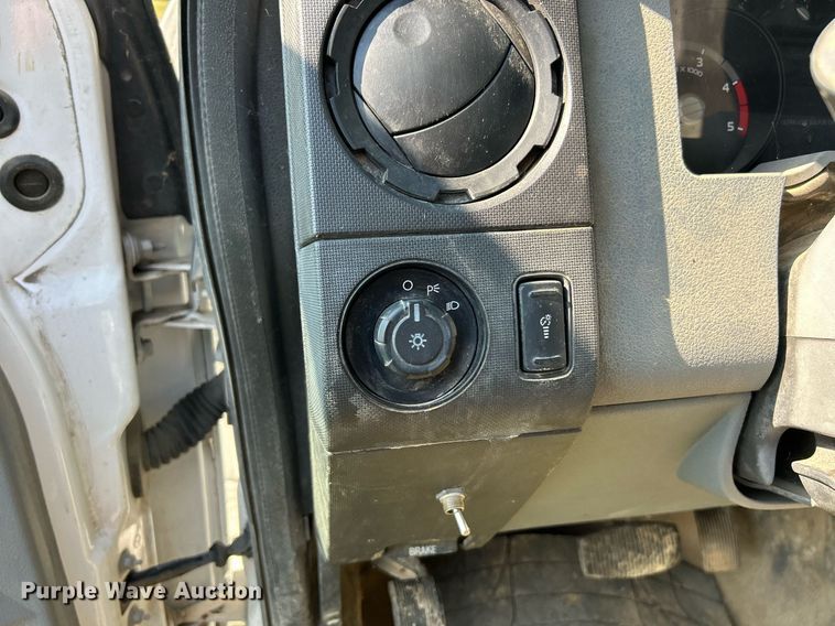 image for item EK3364 2013 Ford F450 Super Duty XL flatbed truck