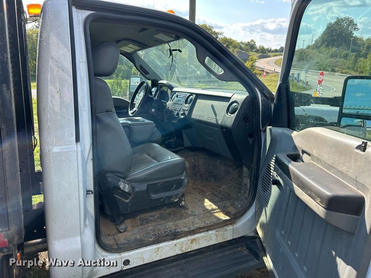 image for item EK3364 2013 Ford F450 Super Duty XL flatbed truck