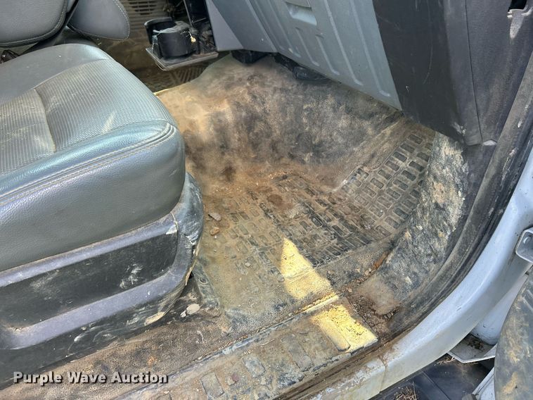 image for item EK3364 2013 Ford F450 Super Duty XL flatbed truck