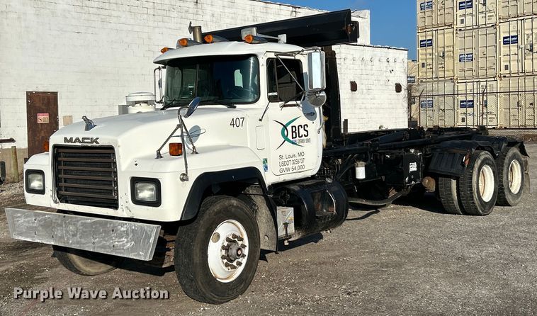 image for item EK3428 2000 Mack RD688S roll-off container truck