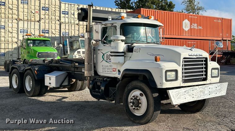 image for item EK3428 2000 Mack RD688S roll-off container truck